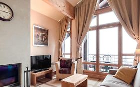 South Facing 2-Bed Apartment With Fireplace, Terrasses Deos